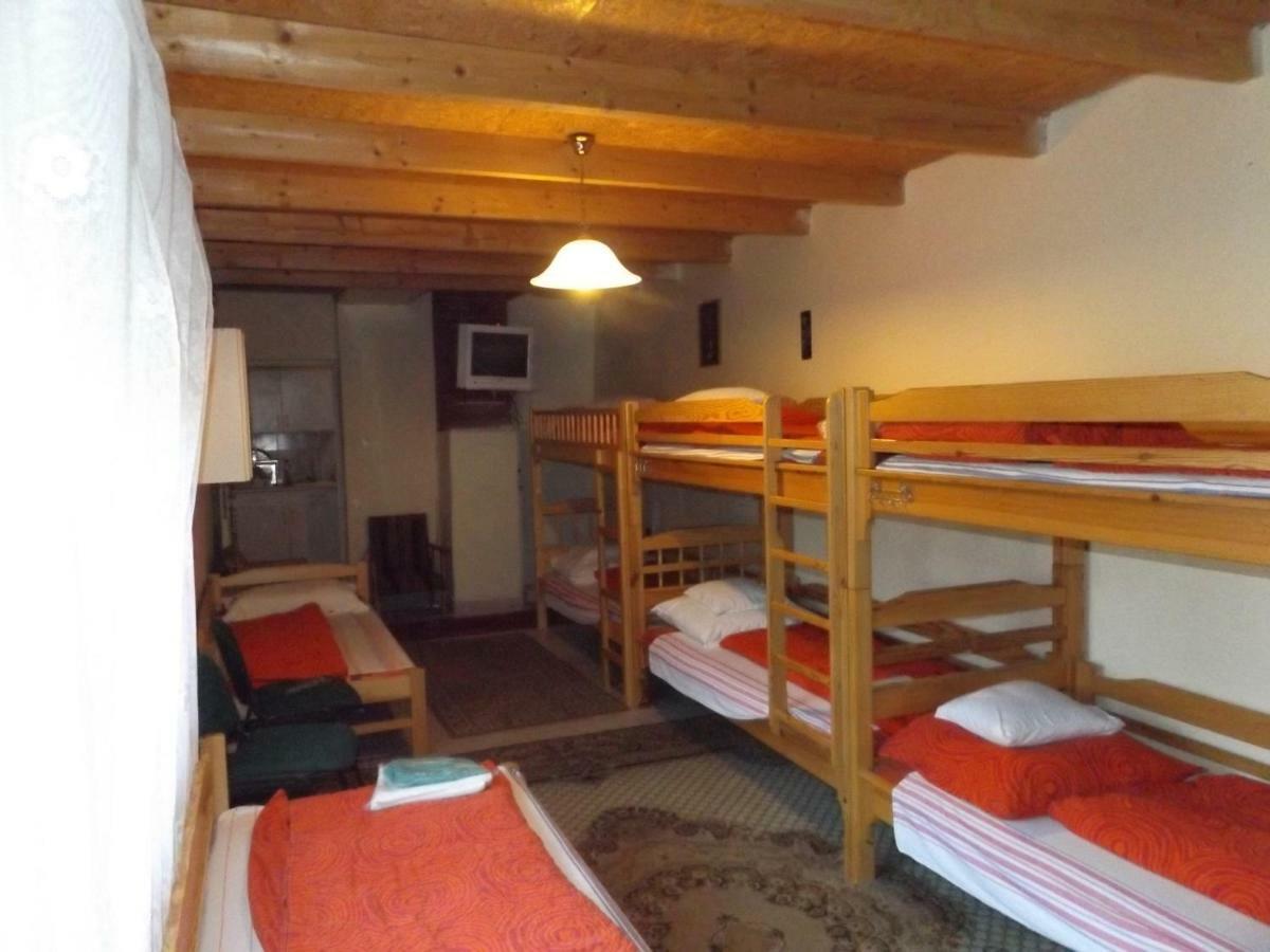 Opusztaszeri Mozes Vendeghaz Hotel Buitenkant foto